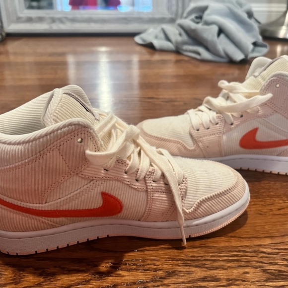 Womens Jordan’s size 6.5 - Picture 6 of 8